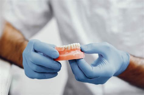 protez diş kokusu nasıl giderilir